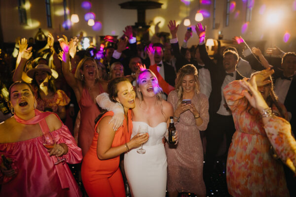 DJ met zangeres, DJ Live music, DJ live vocals, livemuziek bruiloft, feestmuziek, avondfeest, bruiloftfeest
